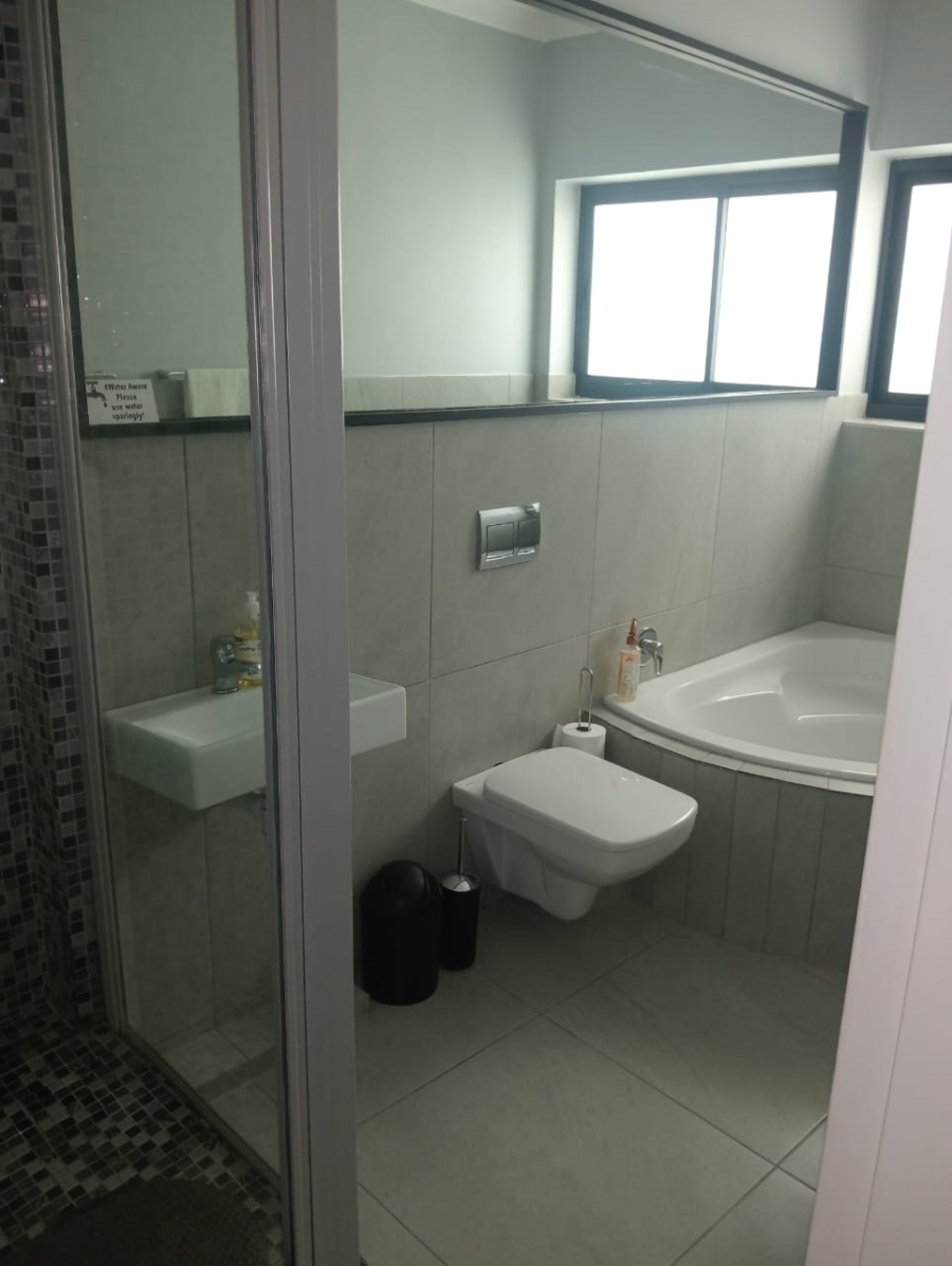 5 Bedroom Property for Sale in Jeffreys Bay Central Eastern Cape